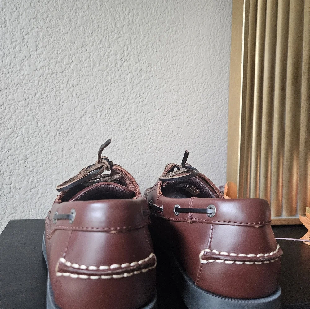 Dockers Castaway Boat Shoes 9.5 Raisin Leather